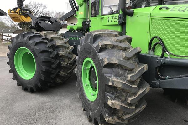 Twin Tyre System. Geringer Bodendruck, mehr Stabilität! Kontaktieren sie uns für mehr Informationen!